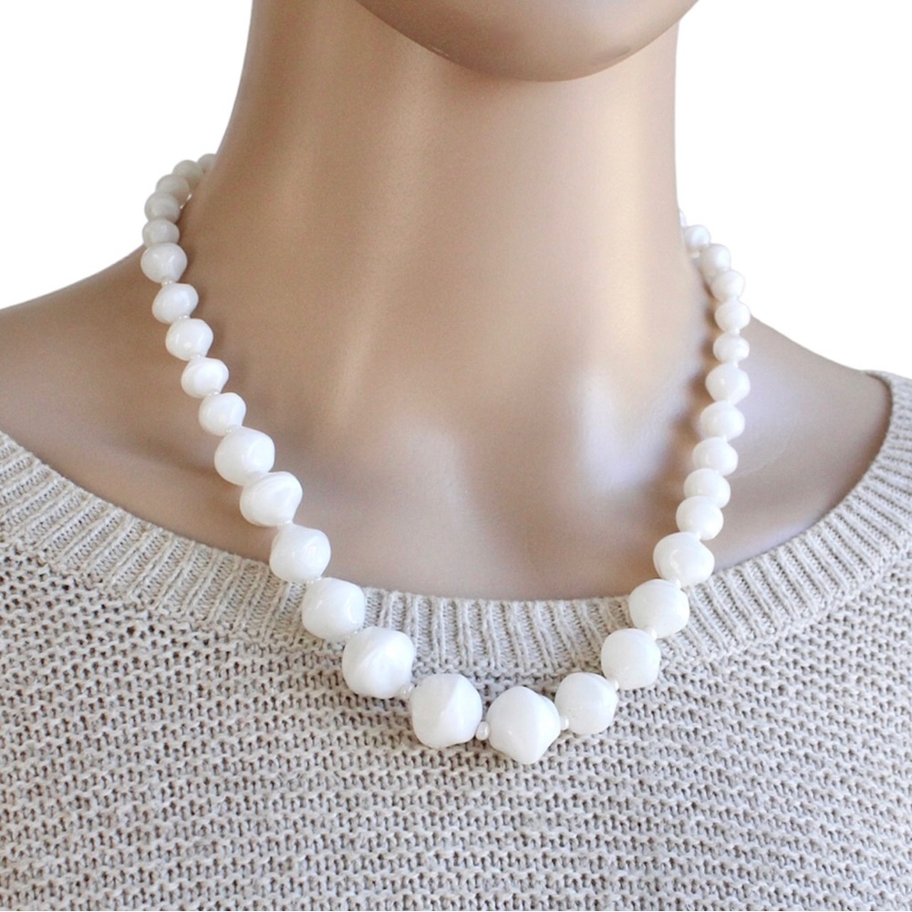 Vintage Milk Glass Beaded Necklace White Marbled Swirl Art Beads Mid-Century